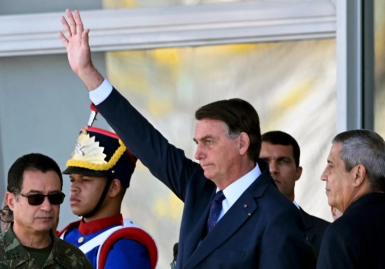 Report: The Brazilian military stands with Bolsonaro... is prepared to invoke Article 142... - Revolver News